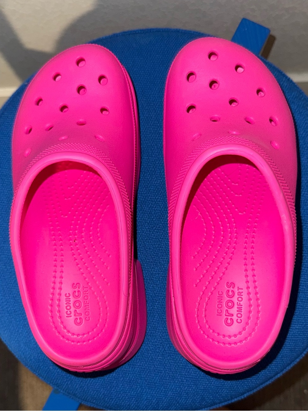 CROCS Hot Pink Siren Clogs Size 7 - Picture 5 of 8